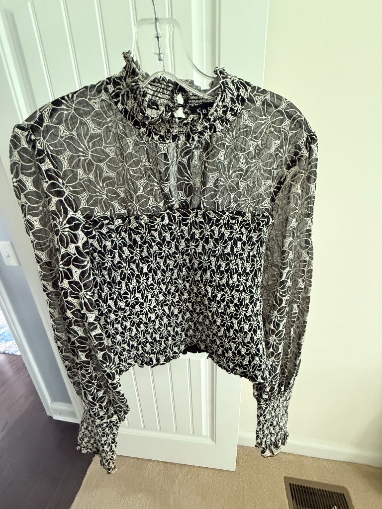 En Saison Embroidered Mock Neck Top Black/White Floral Long Sleeve -Size L- Nwot